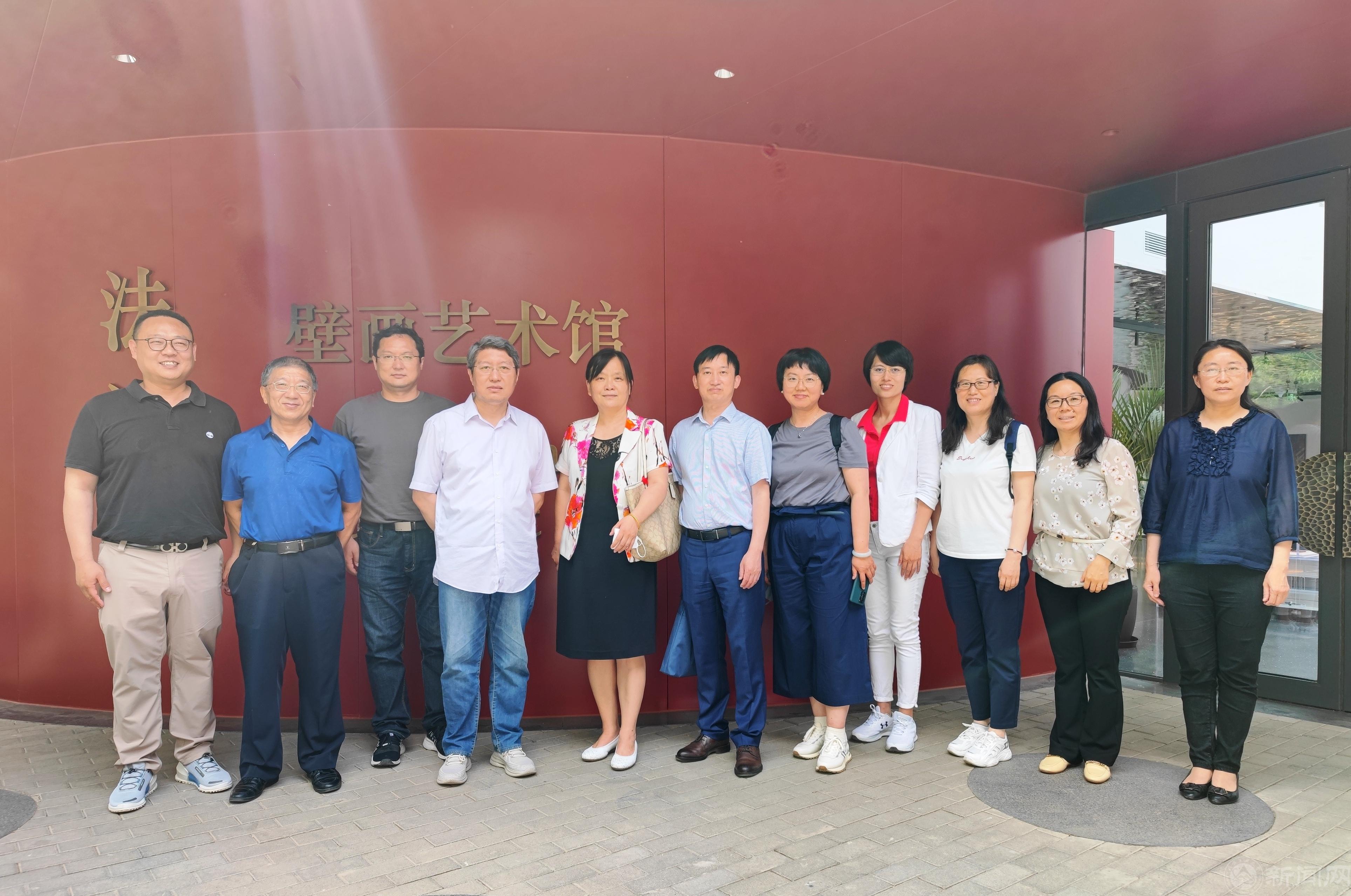 01合影.jpg 01合影.jpg